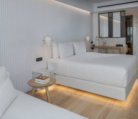 Deluxe Room 5P Web 1920