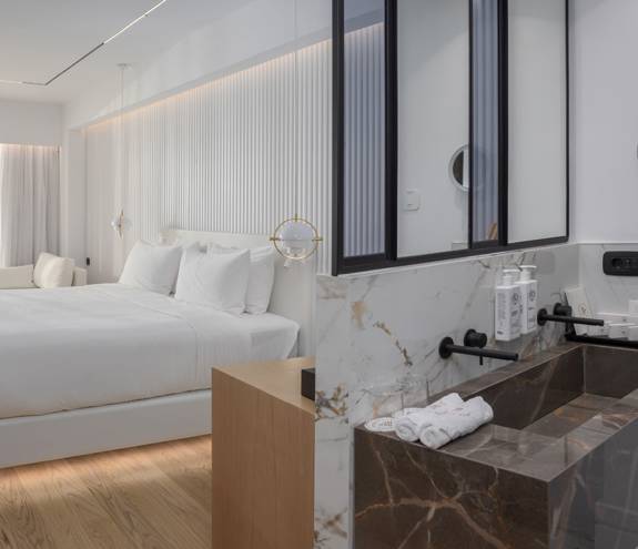 Deluxe Room 4P Web 1920