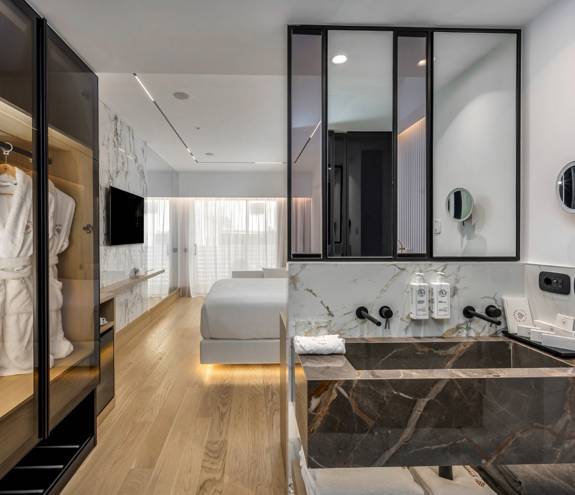 Deluxe Room Web 1920