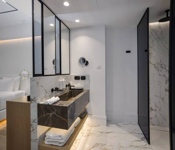 Deluxe Room 3P Web H1080